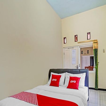 Oyo 3298 Bromo Guest House Family Malang Extérieur photo
