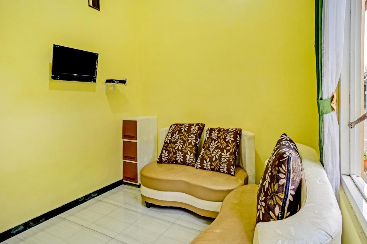 Oyo 3298 Bromo Guest House Family Malang Extérieur photo