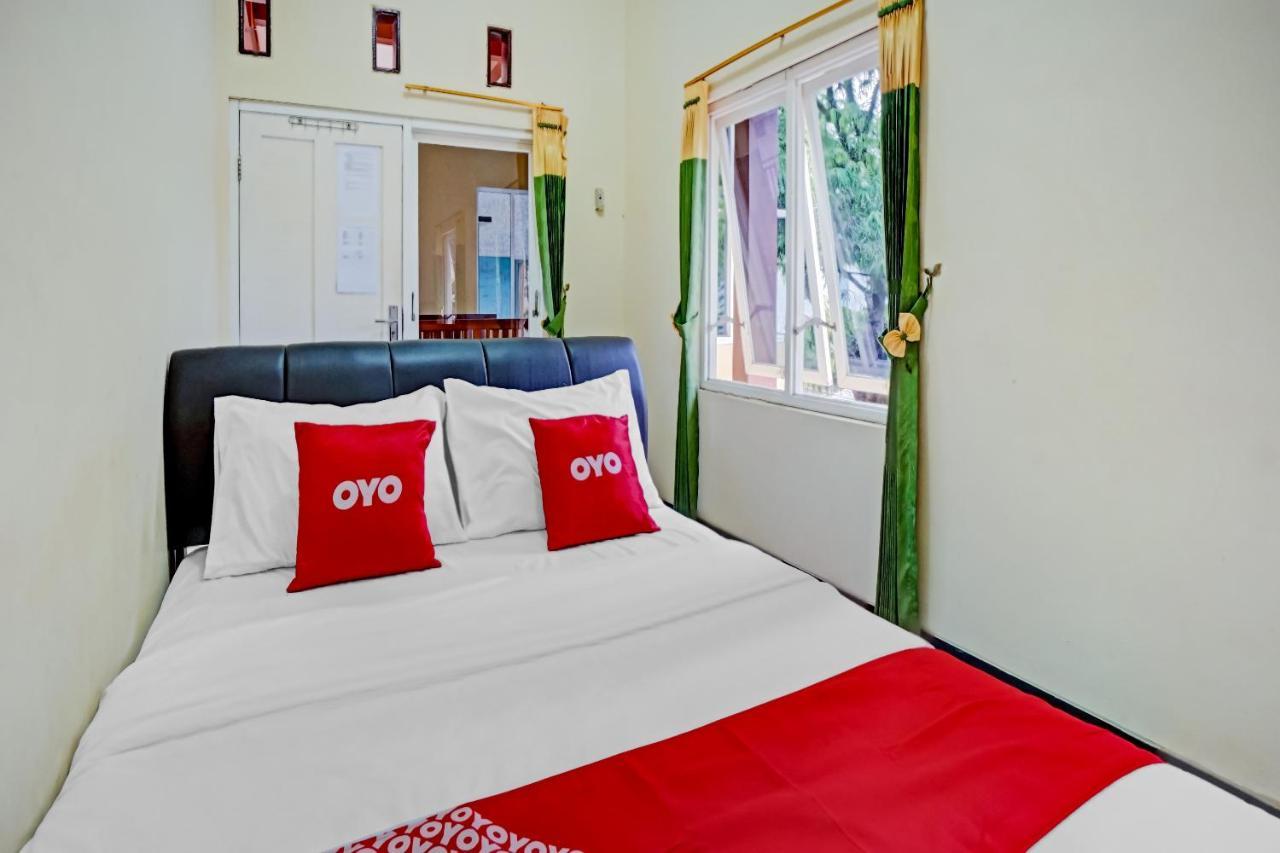 Oyo 3298 Bromo Guest House Family Malang Extérieur photo