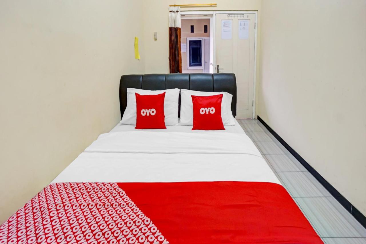 Oyo 3298 Bromo Guest House Family Malang Extérieur photo