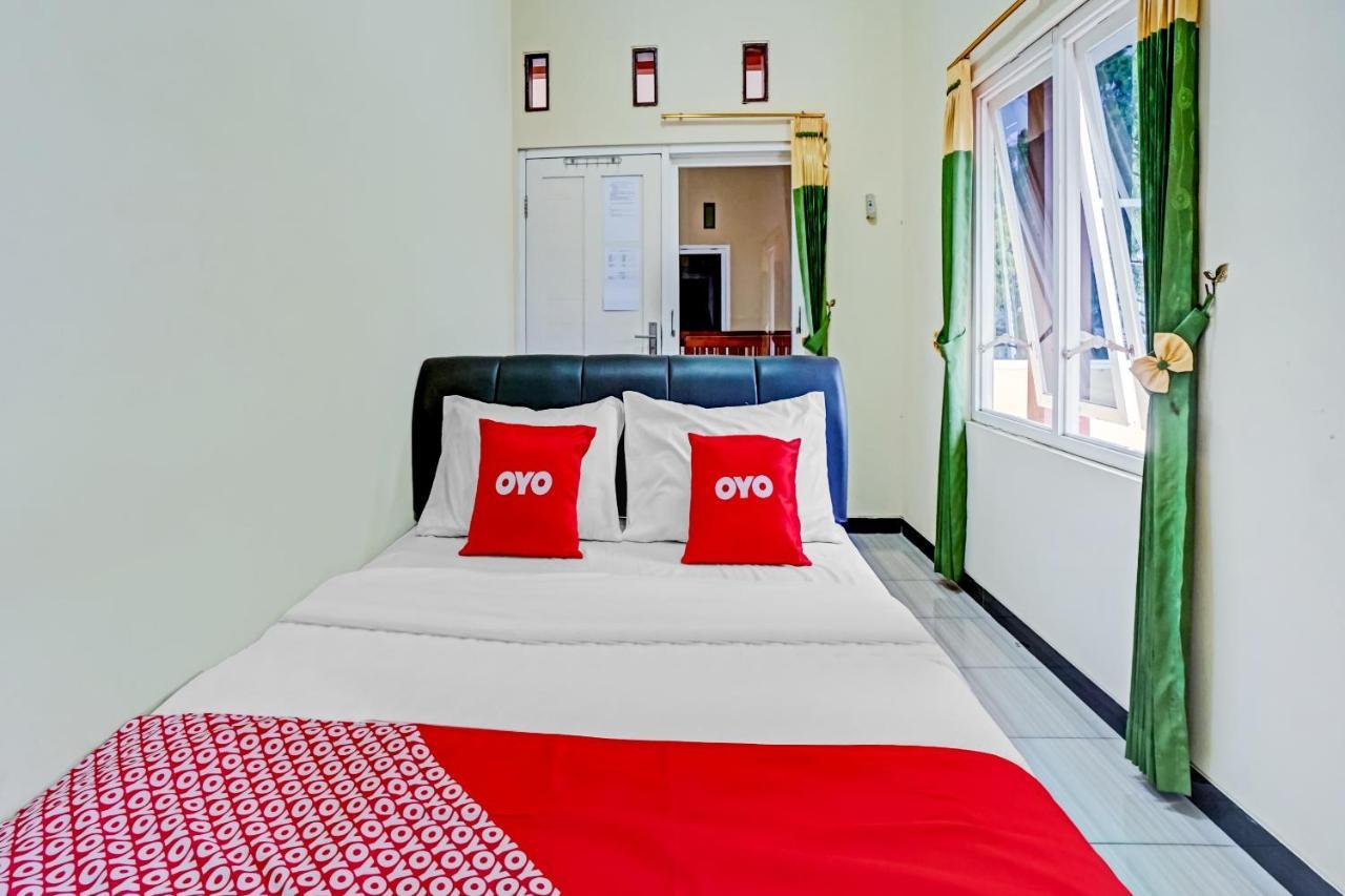 Oyo 3298 Bromo Guest House Family Malang Extérieur photo